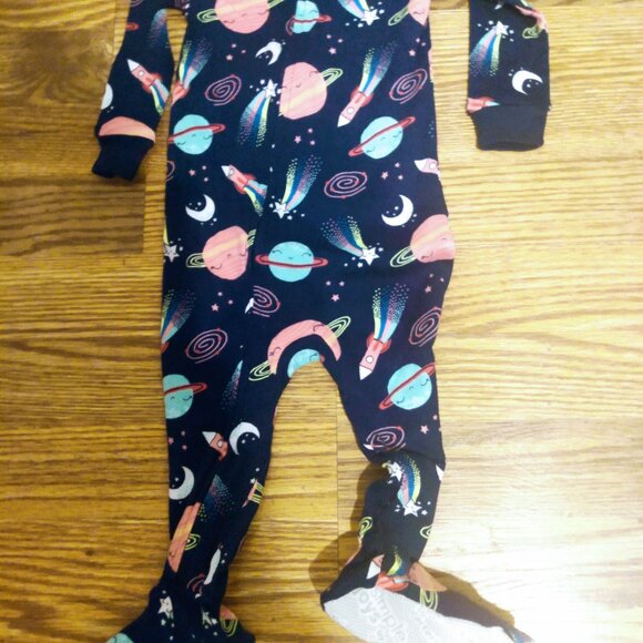 Baby girls size 6-9 months Simply Carter's sleeper - Picture 6 of 7